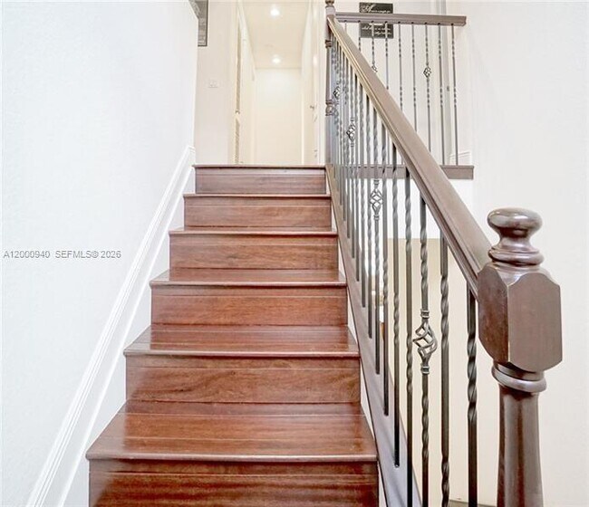 Building Photo - 8630 Lakeside Bnd