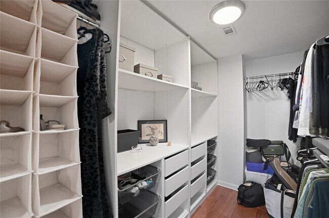 Building Photo - 54 Rainey St