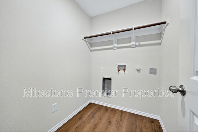 Building Photo - 2418 Burleson Rd