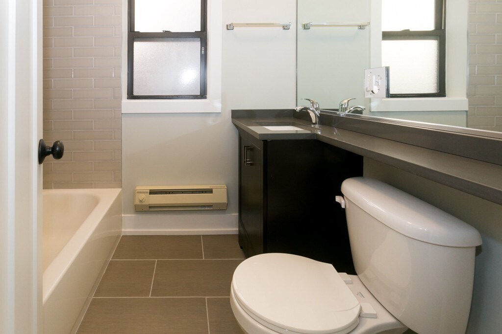 Building Photo - 735 W Brompton Ave