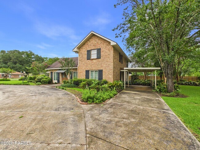 Building Photo - 100 Oak Coulee Dr