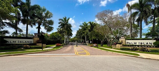 Building Photo - 375 Sabal Way