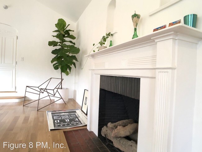 Building Photo - 2 br, 1 bath Apartment - 1947 Hyperion Ave