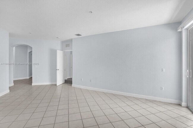 Building Photo - 1013 Shoma Dr