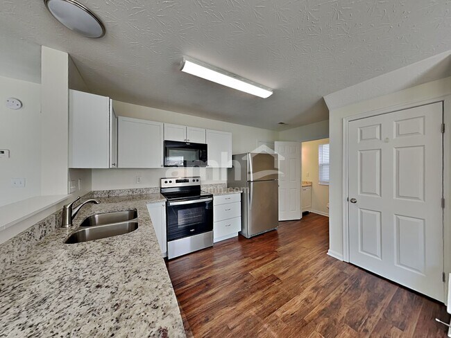 Building Photo - 2238 Antoinette Way