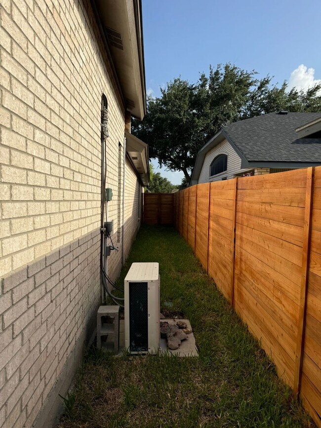 Building Photo - 1703 Terrace Dr