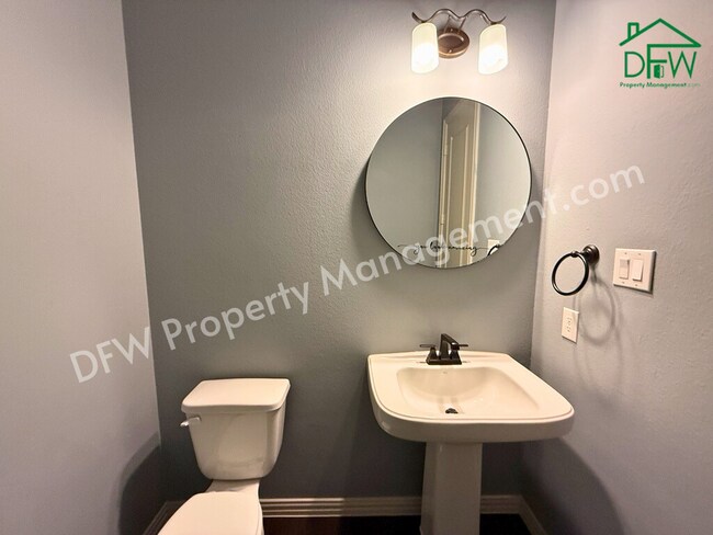 Building Photo - Spacious 3-Bedroom Townhome in Prime Arlington Location – Stylish, Modern, and Move-In Ready!