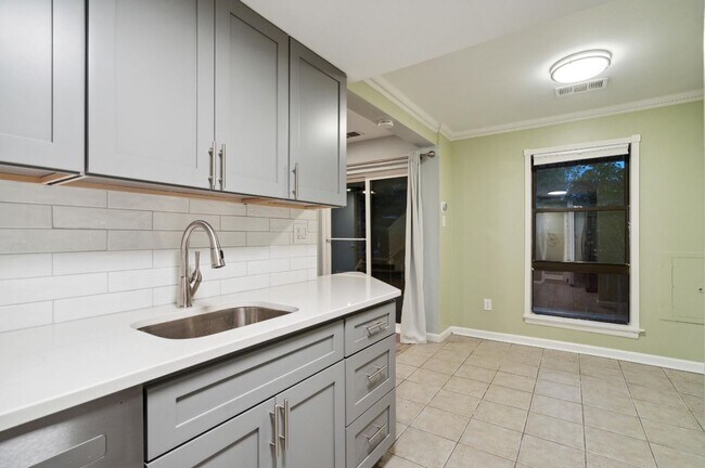 Building Photo - 3333 Comly Rd