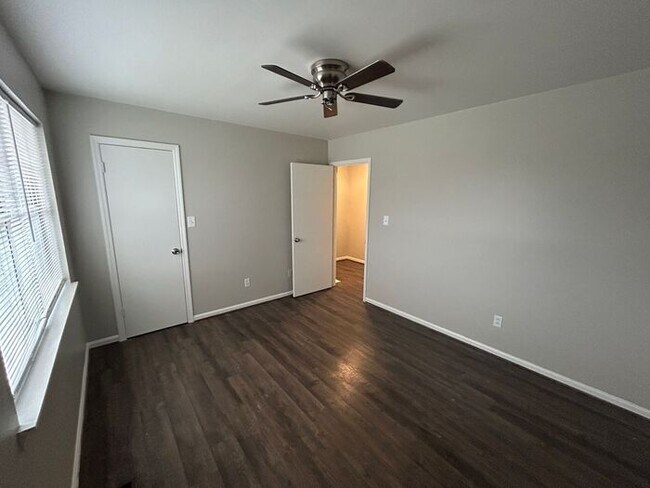 Building Photo - Cozy 2-Bedroom Home in a Prime Location / ...