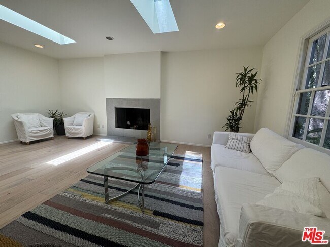 Building Photo - 7586 Woodrow Wilson Dr