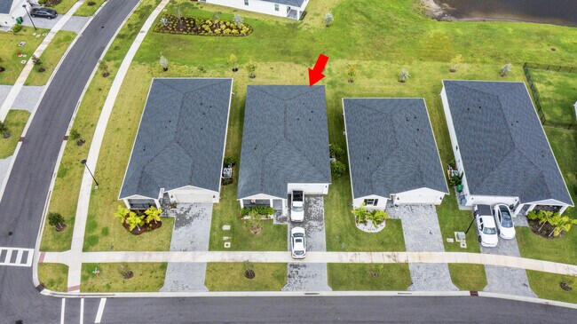 Building Photo - 8906 Dahlia Cir