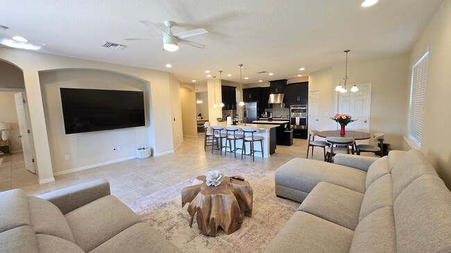 Building Photo - Beautiful 4 Bed / 3.5 Bath Home ~ Available April 1st!