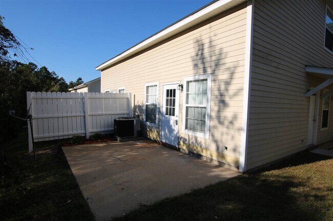 Building Photo - 2267 Pine Landing Ct