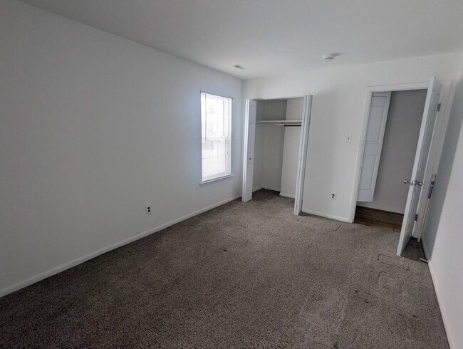 Building Photo - 2BR MORGANDALE CONDO AVAIL. IMMED!!