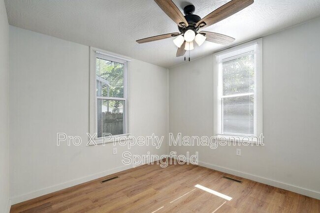 Building Photo - 750 S New Ave