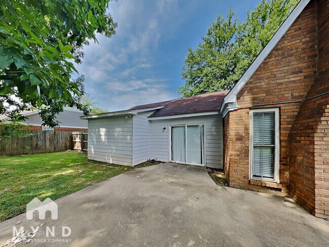Building Photo - 5704 Ingleside Dr