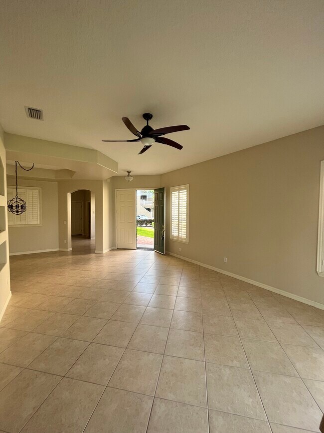 Building Photo - 8760 The Esplanade Ct