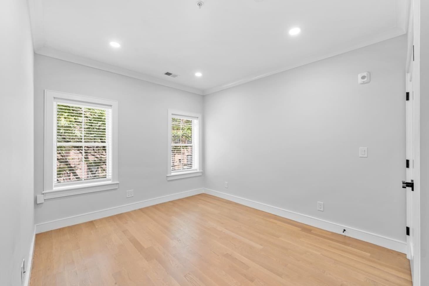 Building Photo - 533 Newbury St