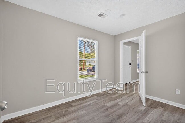 Building Photo - 10032 Regency Ct