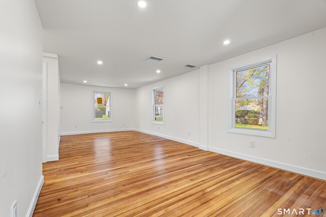 Building Photo - 152 Partrick Ave