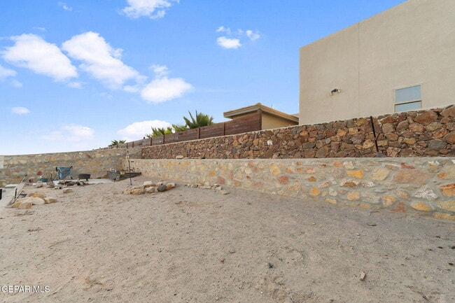 Building Photo - 883 Crystal Rook Dr