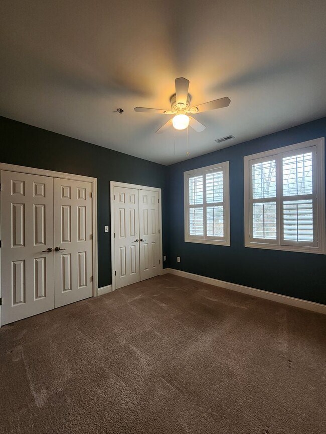 Building Photo - Beautiful Condo-Downtown Hendersonville, NC