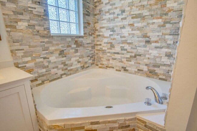 Building Photo - Stunning West Pensacola Home on Nearly an ...