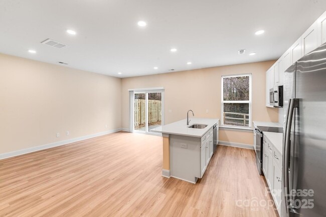 Building Photo - 645 Brookwood St