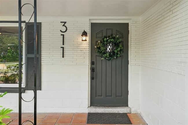 Building Photo - 311 Shore Dr E