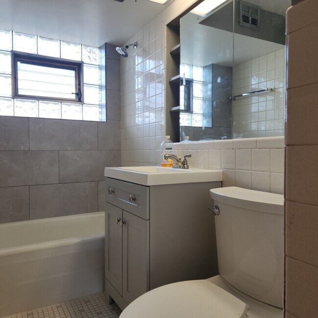 Building Photo - 10332 S Komensky Ave