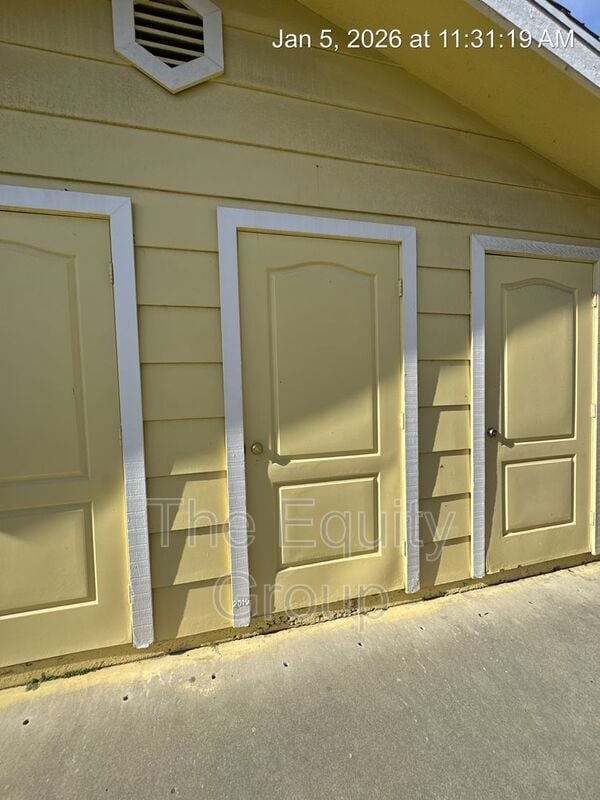 Building Photo - 2019 E Walnut Ave