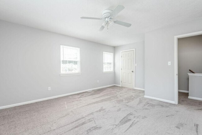 Building Photo - Live Comfortably in Williamsburg! Spacious...