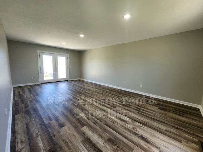 Building Photo - 1748 Bouton Dr