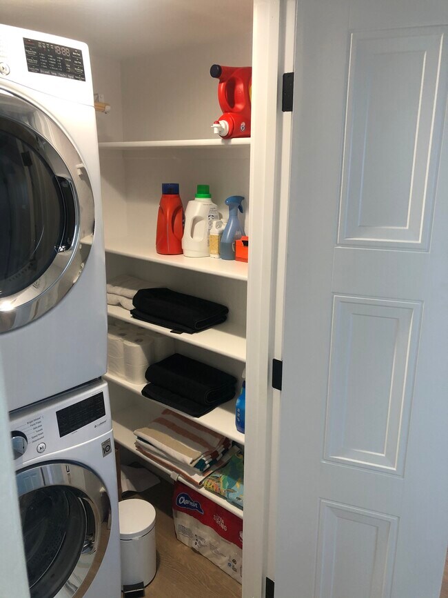 Laundry 2 - 16517 E Gunsight Dr