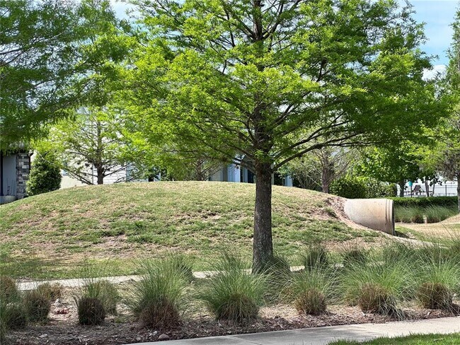 Building Photo - 9319 Richet Pl