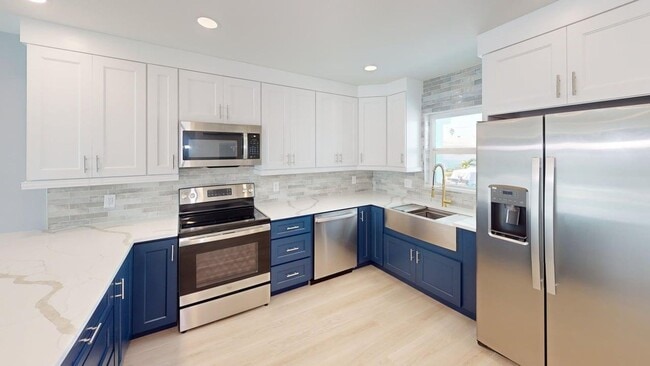 Building Photo - 2 bed/ 2bath Waterfront Property