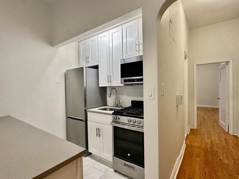 Building Photo - 328 W 83rd St