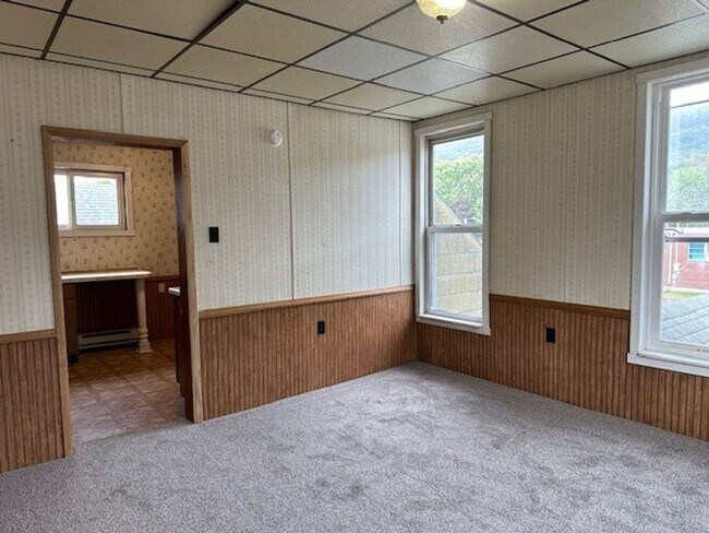 Building Photo - Williams Valley School District 2 Bedroom ...