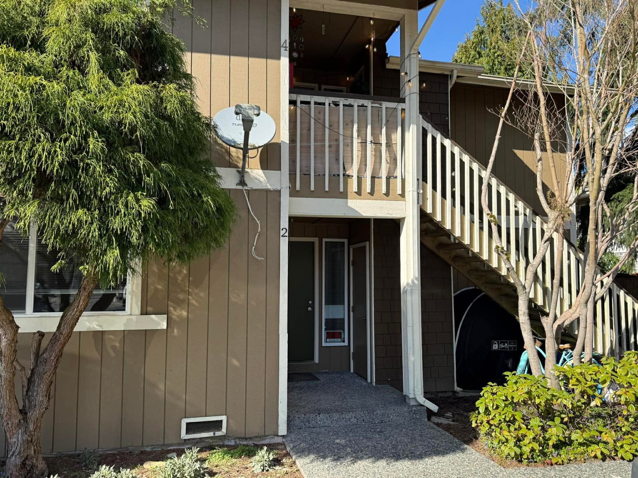 Entry from parking - 9127 Meridian Pl NE