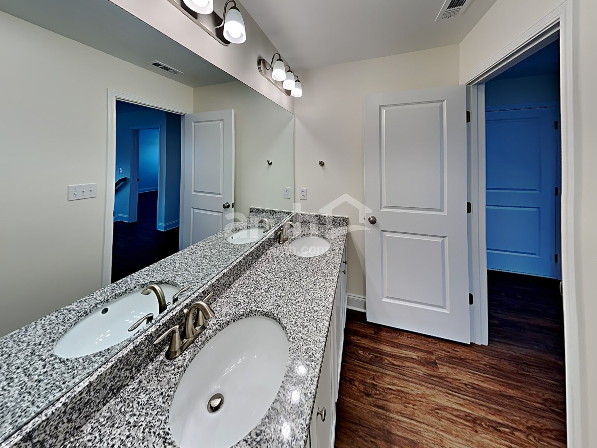 Building Photo - 1320 Lomond Dr