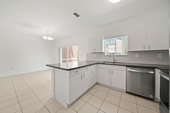 Building Photo - Cutler Bay Townhouse