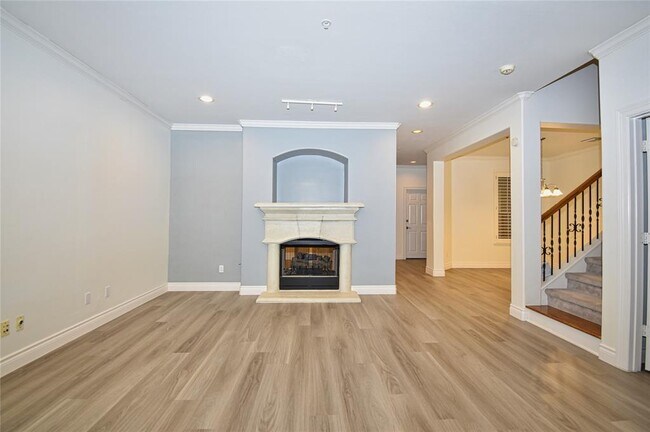 Building Photo - 4323 Lake Walk Ct