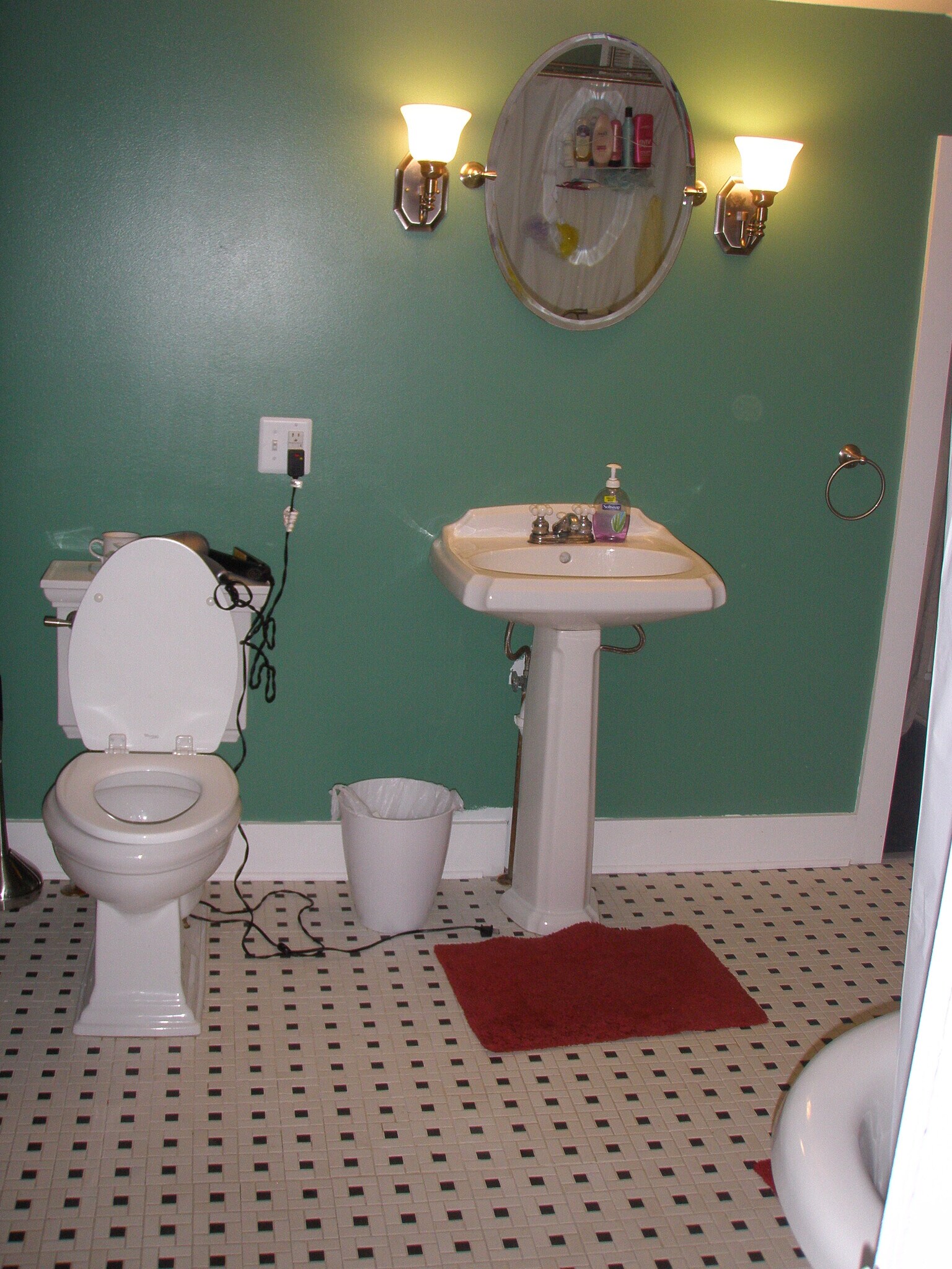 second floor full bath - 711 W South St