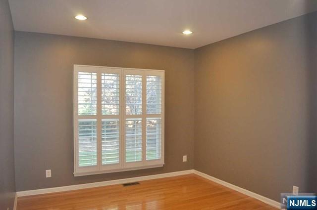 Building Photo - 124 White Pine Ct