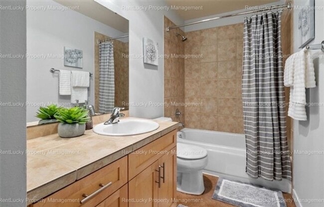 Building Photo - Spacious Cambria Hills Condo – Vaulted Cei...
