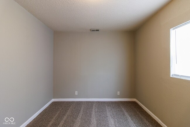 Building Photo - 6213 Commodore Dr