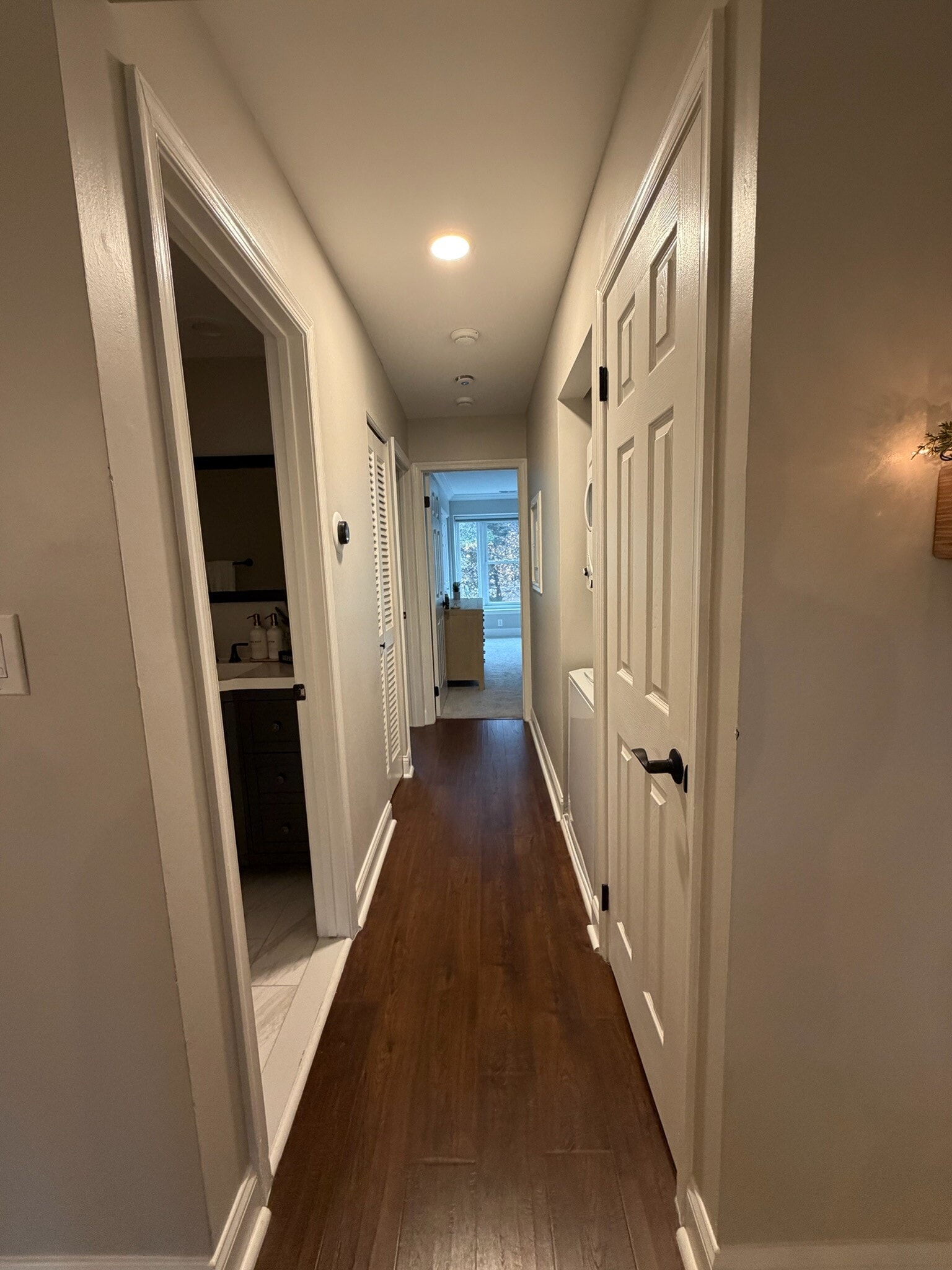 Building Photo - 7602 Lakeside Village Dr