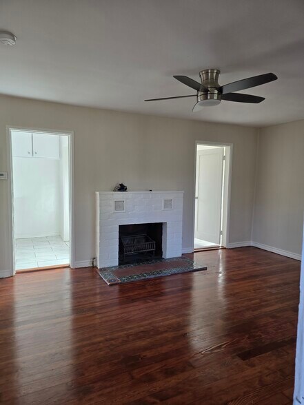 Livingroom - 1443 E Maple St