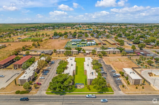 Building Photo - Deep Creek Apartments