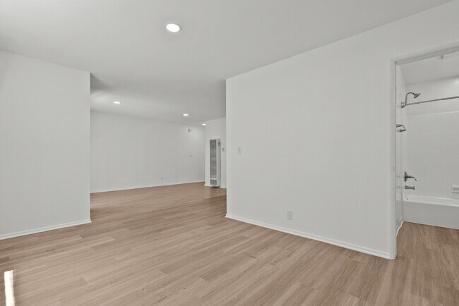 Building Photo - 15286 Sutton St